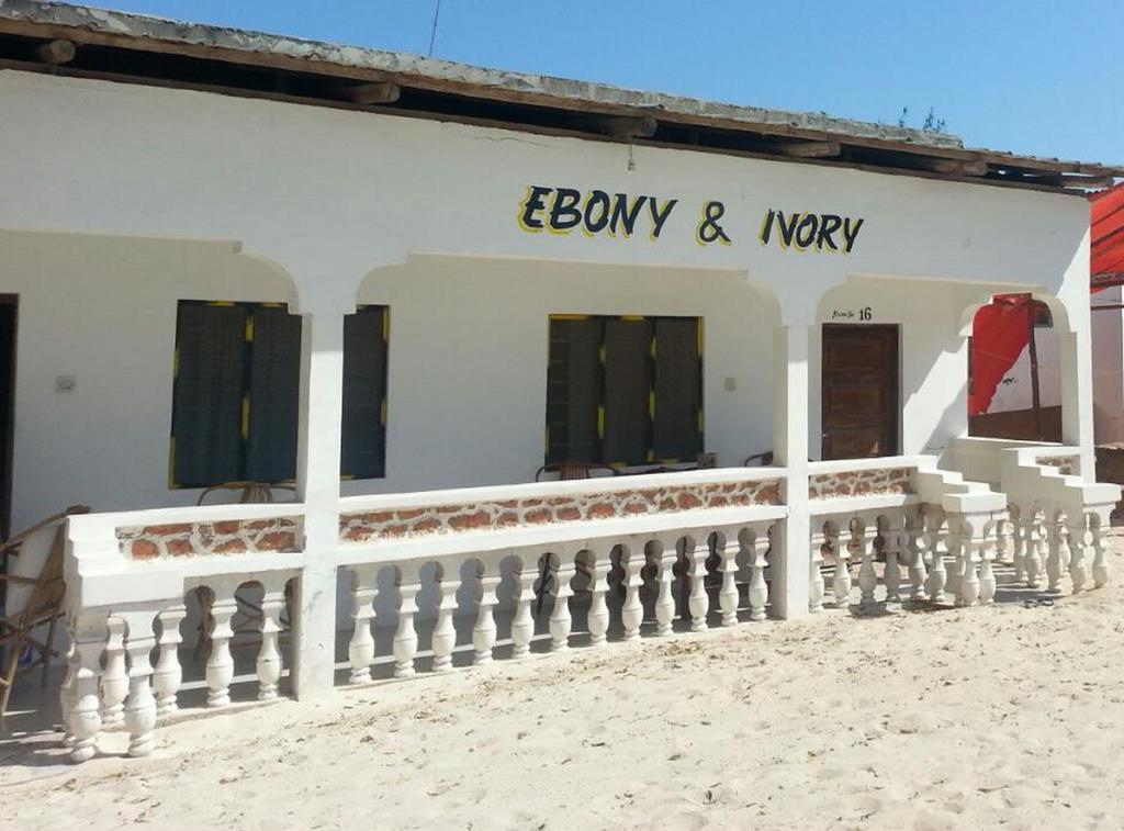 Ebony & Ivory Beach Bungalows 南威 外观 照片