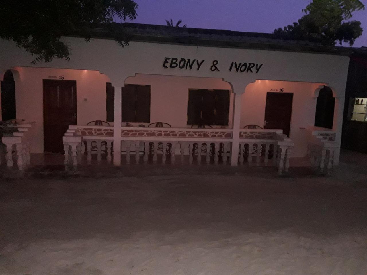 Ebony & Ivory Beach Bungalows 南威 外观 照片